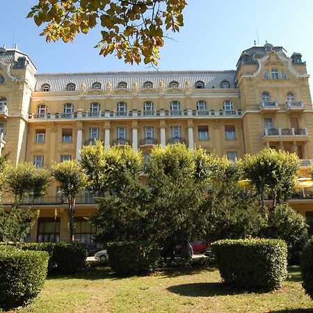 Guest House Hotel Riviera Pula Buitenkant foto