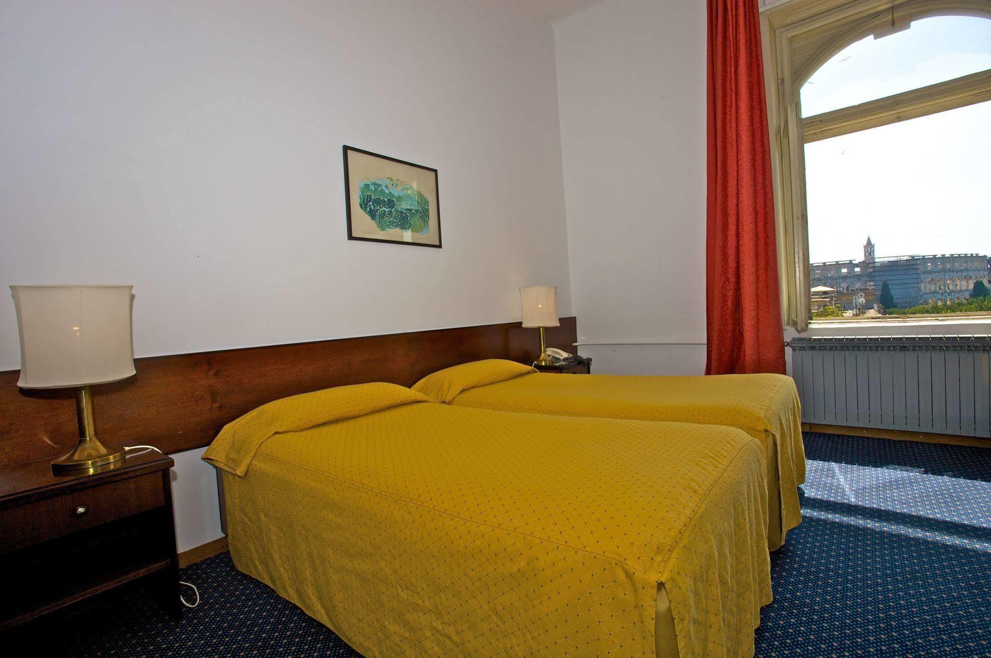 Guest House Hotel Riviera Pula Buitenkant foto