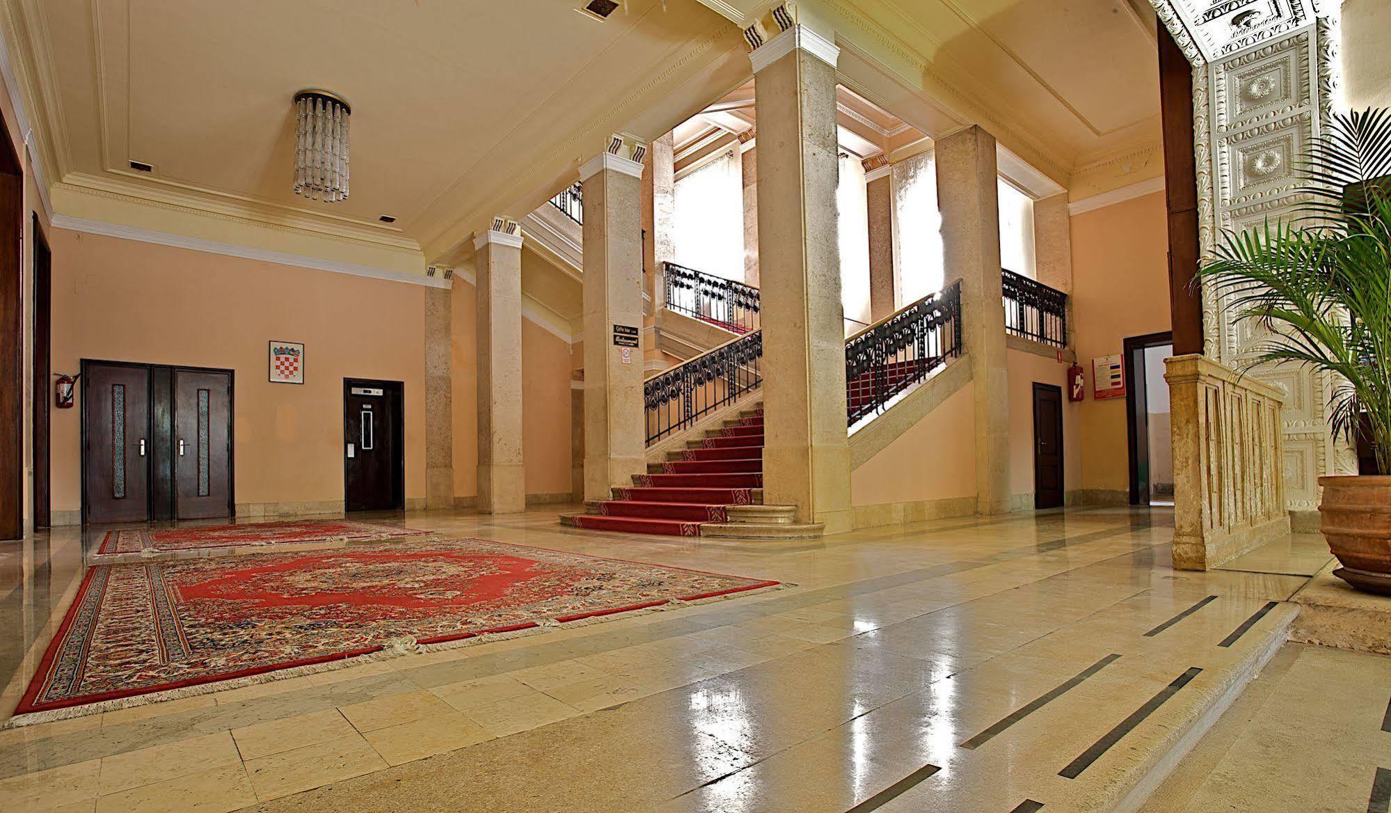Guest House Hotel Riviera Pula Buitenkant foto