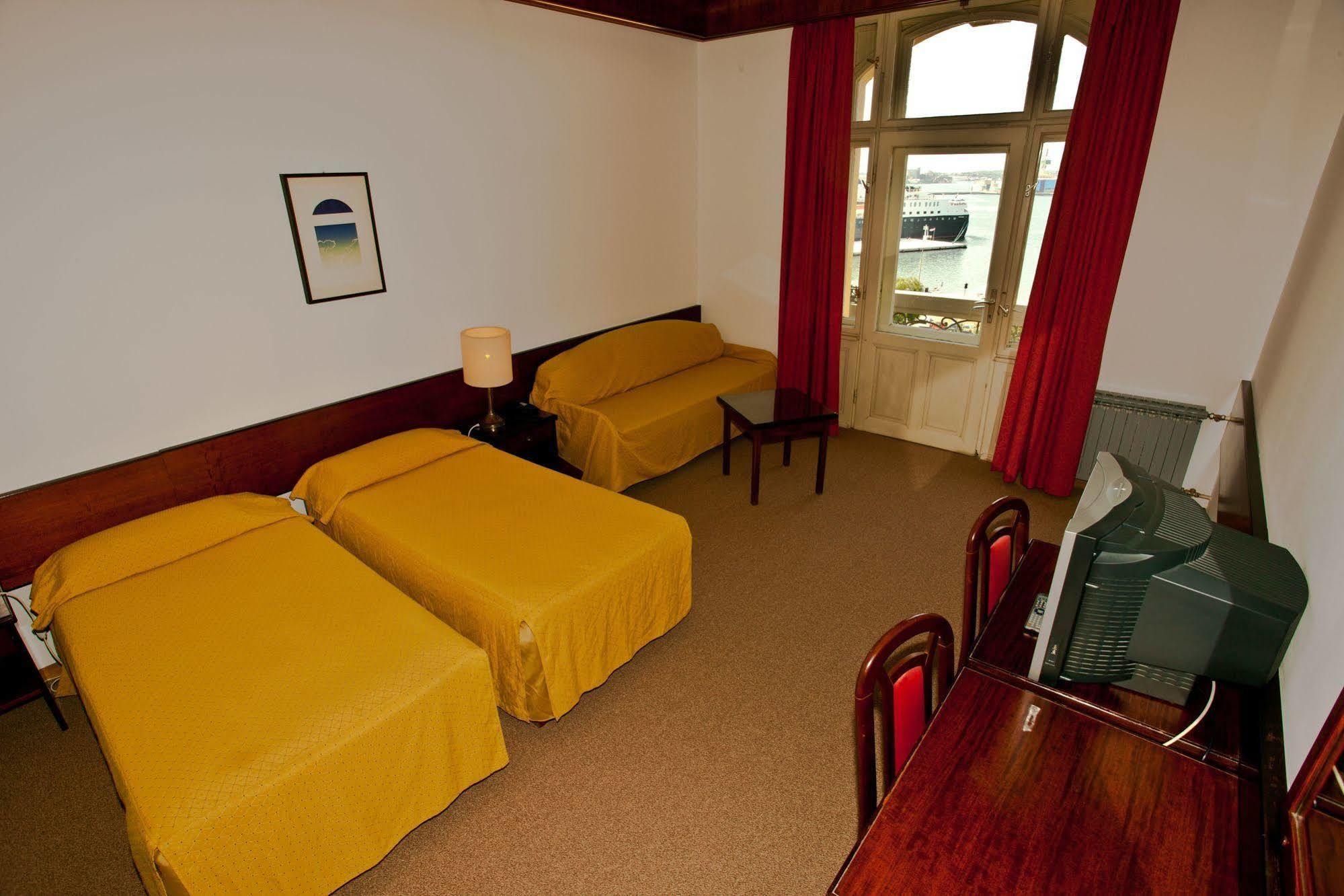 Guest House Hotel Riviera Pula Buitenkant foto