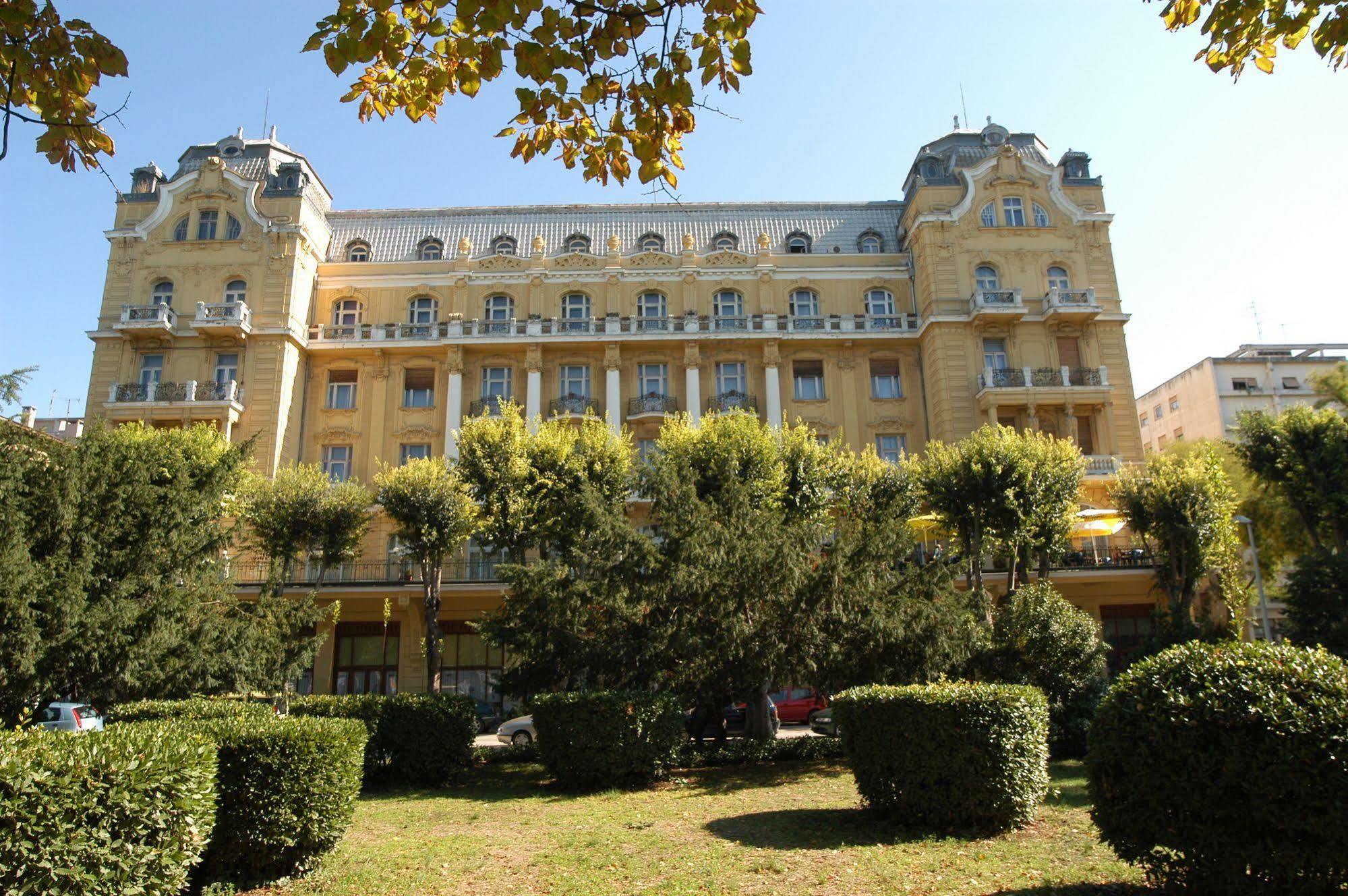 Guest House Hotel Riviera Pula Buitenkant foto