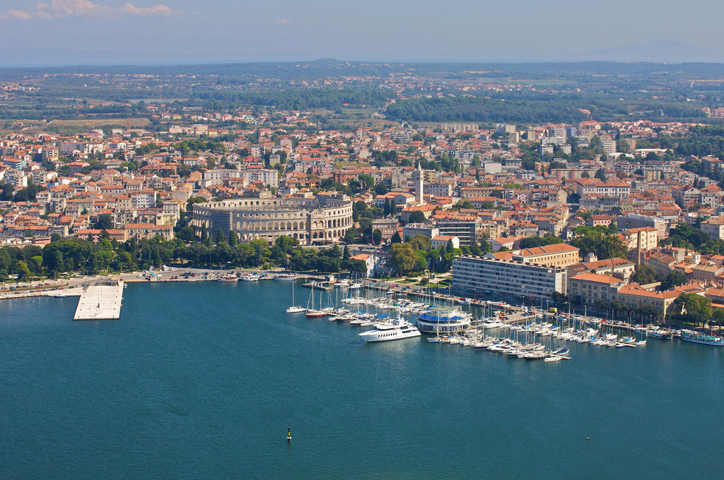 Guest House Hotel Riviera Pula Buitenkant foto