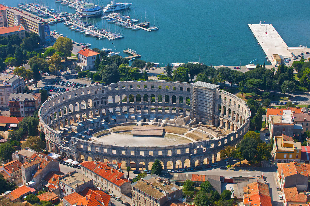 Guest House Hotel Riviera Pula Buitenkant foto